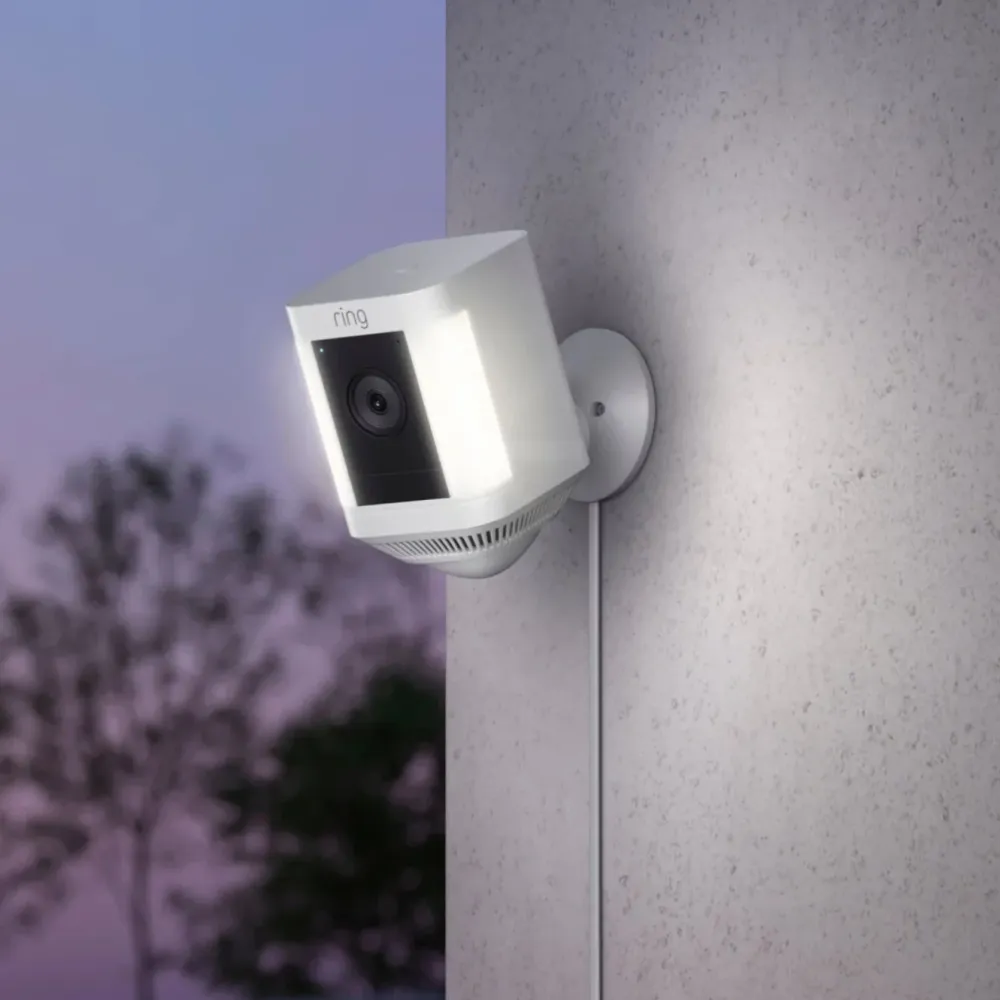 Ring Kameraovervåking|Spotlight Cam Plus Plug-In Overvåkingskamera Hvit