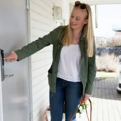 Yale Smarte Lås|Låser|Doorman Classic Sølv