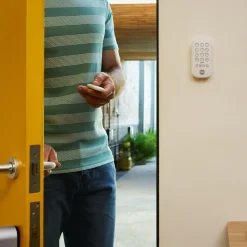 Yale Alarmsystemer|Smarte Alarmer|Keyfob Fjernkontroll med alarmfunksjoner
